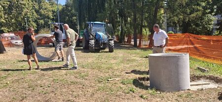 Avtorji intepretacije in predstavniki izvajalca, podjetja Ipil, med usklajevanjem izvedbe interpretacijskega poligona  (1)
